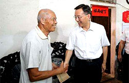 Zhanjiang mayor inspects poverty alleviation efforts in Wuchuan