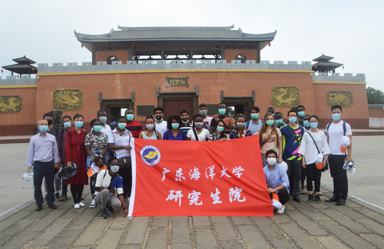 Foreigners enjoy a happy Labor Day holiday in Zhanjiang