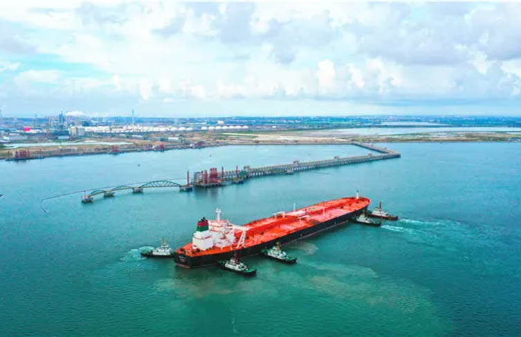 Supertanker docks at Zhongke's crude oil terminal 