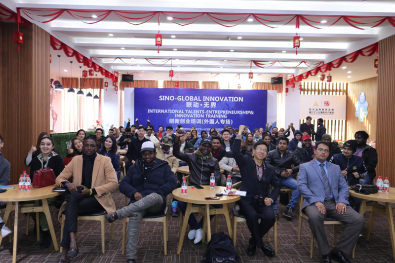 Roadshows and matchmaking meetings in Keqiao district(9).png