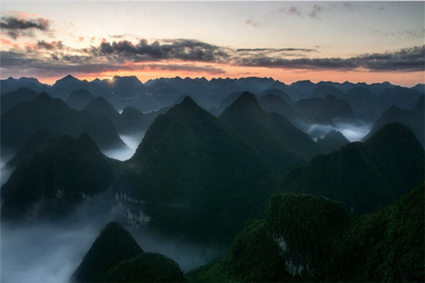 A sea of clouds enshrouds the karst mountains..jpg