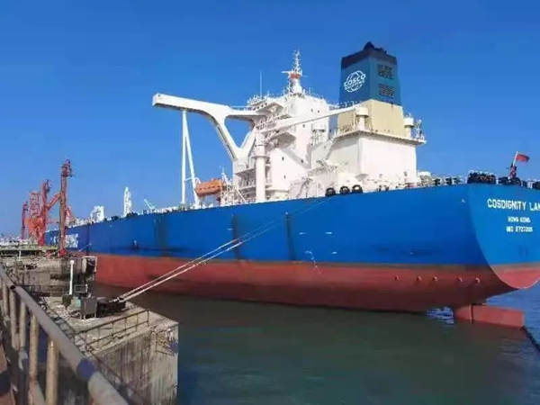 Tanker "COSDIGNITY LAKE" berths at Qinzhou Port