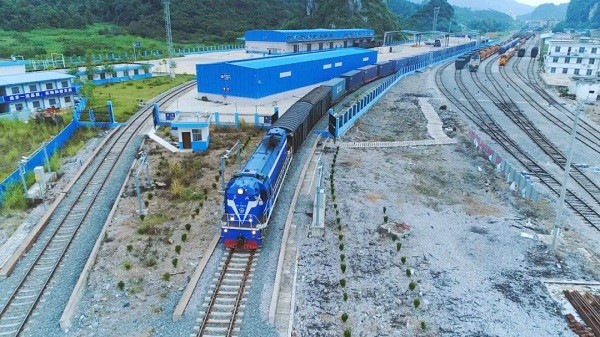 A China-Europe international freight train laden with goods departs.jpg