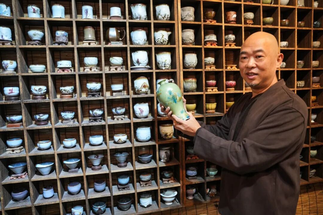 Guilin glazed pottery blends heritage with innovation