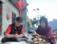 Expat experiences Lantern Festival in Guilin village