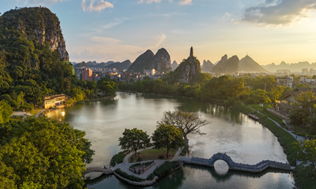 Exploring Guilin in rainy March