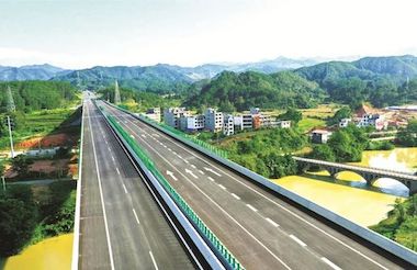 Section of Hezhou-Bama Expressway nears completion