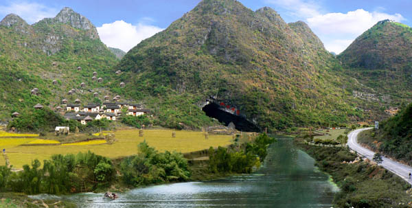 The Baiku Yao Mountain Village in Ganhe