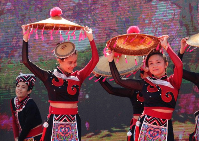 Pomelo festival commences in Huanjiang