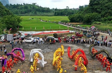 Huanjiang hosts Fenlong Festival celebration