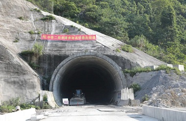  Guizhou-Nanning Rail completes construction of riskiest tunnel