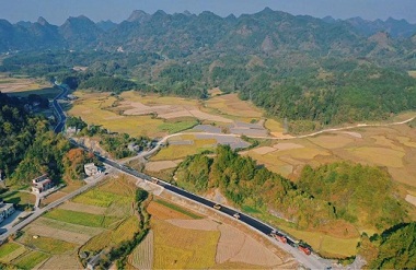 Guangxi finishes record road tunnel on Danlu Mountain