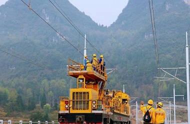 Catenary connected in Guangxi section of Guiyang-Nanning high-speed railway