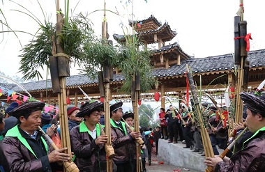 Guangxi celebrating grand ethnic festival with influx of tourists