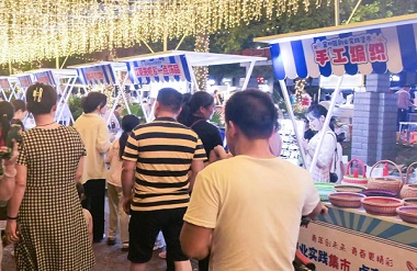 Yizhou market lights up night economy