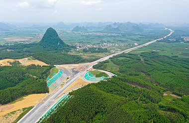 Hechi (Yizhou) Western Transit Road achieves 48.5% of invest