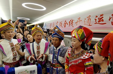 New high-speed railway connects Guizhou, Guangxi