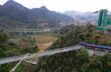 Tourist attraction spanning Guizhou, Guangxi attracts numerous visitors