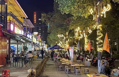 Jingchengjiang container night market boosts consumption