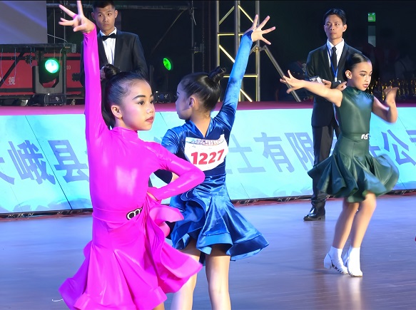 Hechi hosts thrilling sports dance competitions