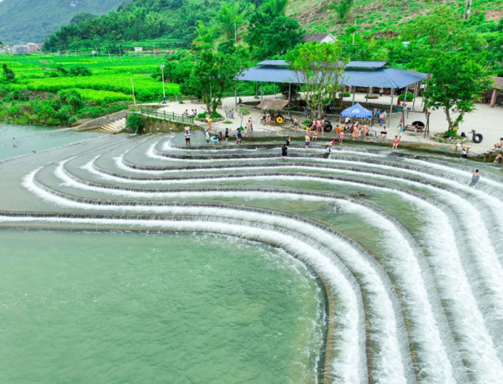 Yizhou Jiulanghua Scenic Area welcomes visitors with enhanced facilities