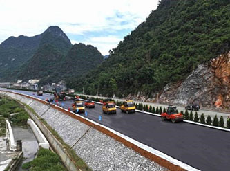 Construction accelerates on Bama-Qiangwei Expressway