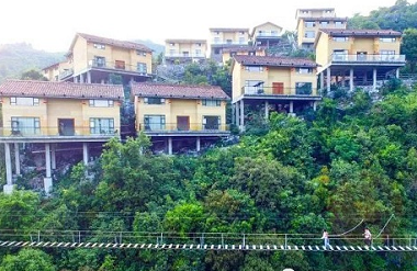 Cliff Hotel in Luocheng Cotton Tiankeng Tourist Resort 