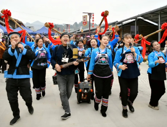 1st Guangxi-Guizhou food festival opens in Nandan