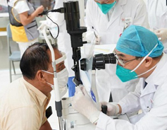 Guangxi medical team provides help to Lao cataract patients