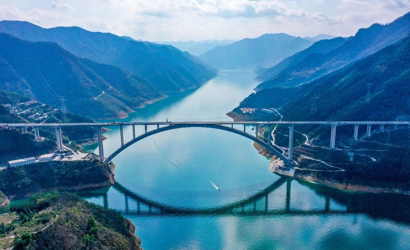 Guangxi's grand bridge wins world's top engineering honor