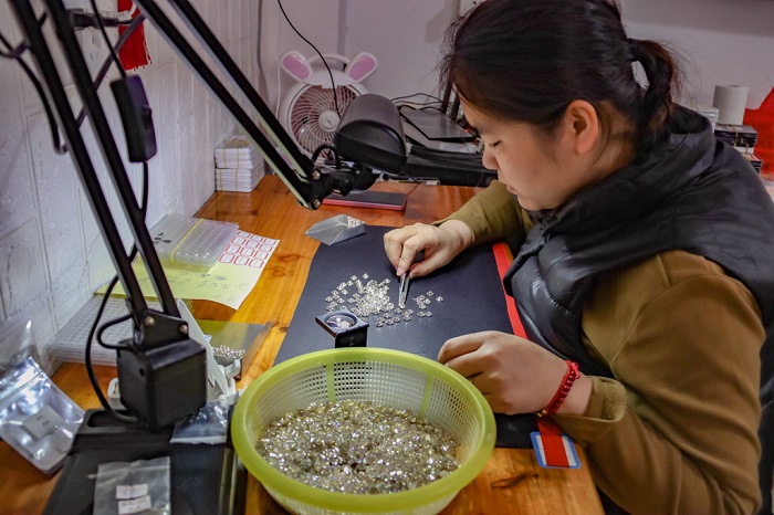 Guangxi Wuzhou builds gem industry cluster