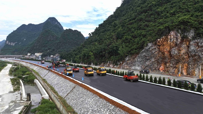 Construction accelerates on Bama-Qiangwei Expressway