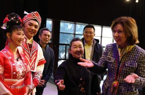 British ambassador visits Guangxi Minzu Theater