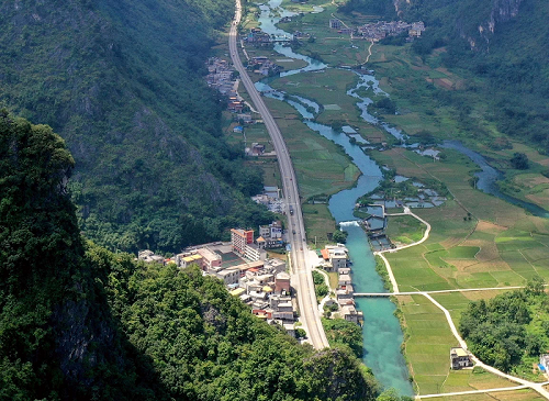 Explore majestic Chengjiang River in Du'an