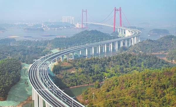 Longest cross-sea bridge in Guangxi begins operation