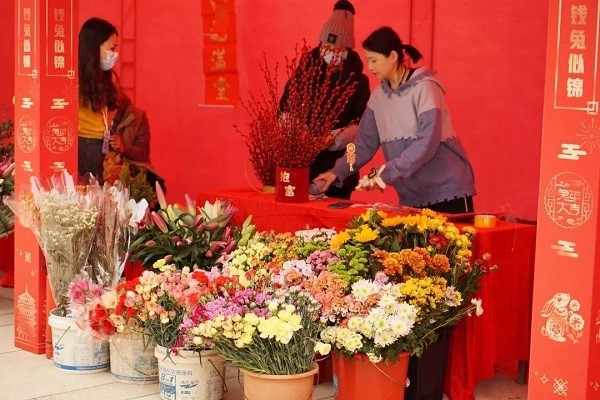 One of the flower stalls at the Huangpu Spring Festival flower fair..jpg