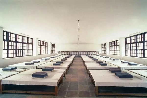 The beds layout in the memorial hall..jpg