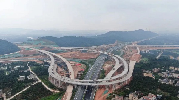 Construction of the Conghua-Huangpu Expressway..jpg