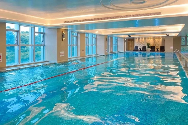 Guangzhou Poly Holiday Hotel's indoor temperature-controlled pool..jpg