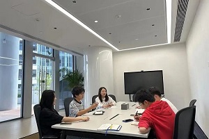 Intern roundtable discussion. - 副本.jpg