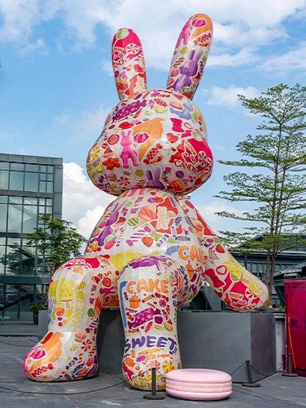 A 9-meter-high rabbit on the square of the Art Port International Digital Innovation Center.jpg