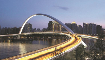 New pedestrian bridge over Pearl River opens in Guangzhou