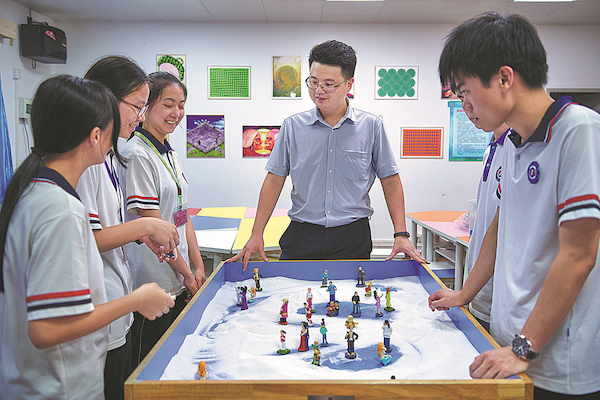 Teacher from HK finds opportunity in Guangzhou