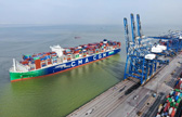Nansha port area receives first LNG-powered container ship