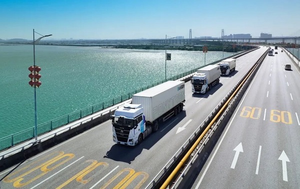 Green travel revolution: Guangzhou's 1st autonomous truck fleet hits road