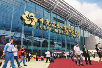 Tianhe displays smart products at ongoing Canton Fair