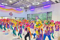 Lion dance to entertain Tianhe children in holiday