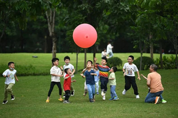 Tianhe promotes camping in green areas