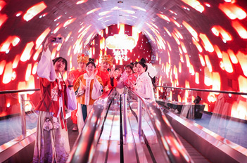 Tang-style Lantern Festival kicks off in Tianhe