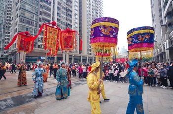 Featured parade staged in Tianhe CBD
